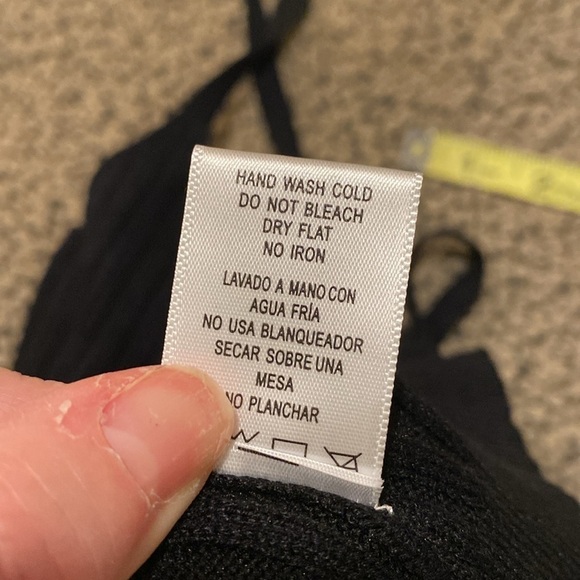 NWOT Black Ribbed Cropped Tank Top Size Small - Picture 10 of 10